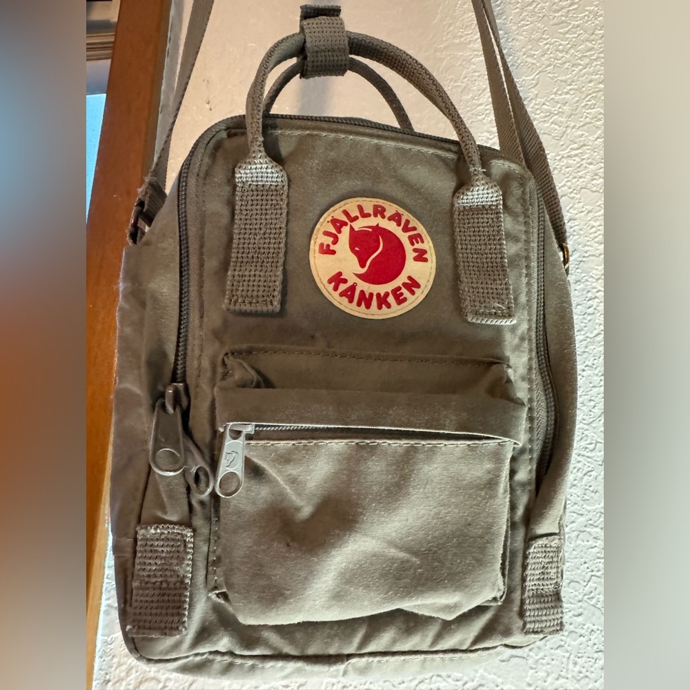 Fjallraven Kanken Sling Shoulder Bag in Fog